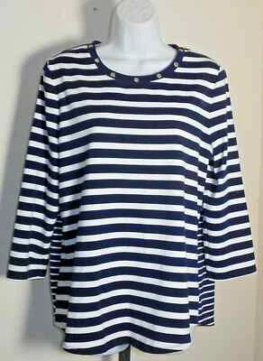 Blusa esportiva feminina Anne Klein listrada azul marinho/branco tamanho grande - Imagem 1 de 2
