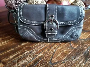 New Coach Soho Buckle Leather Wristlet - Picture 1 of 3