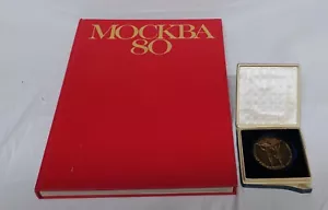 Olimpiadas Moscú 1980 Medalla para antorchas más libro - Imagen 1 de 3