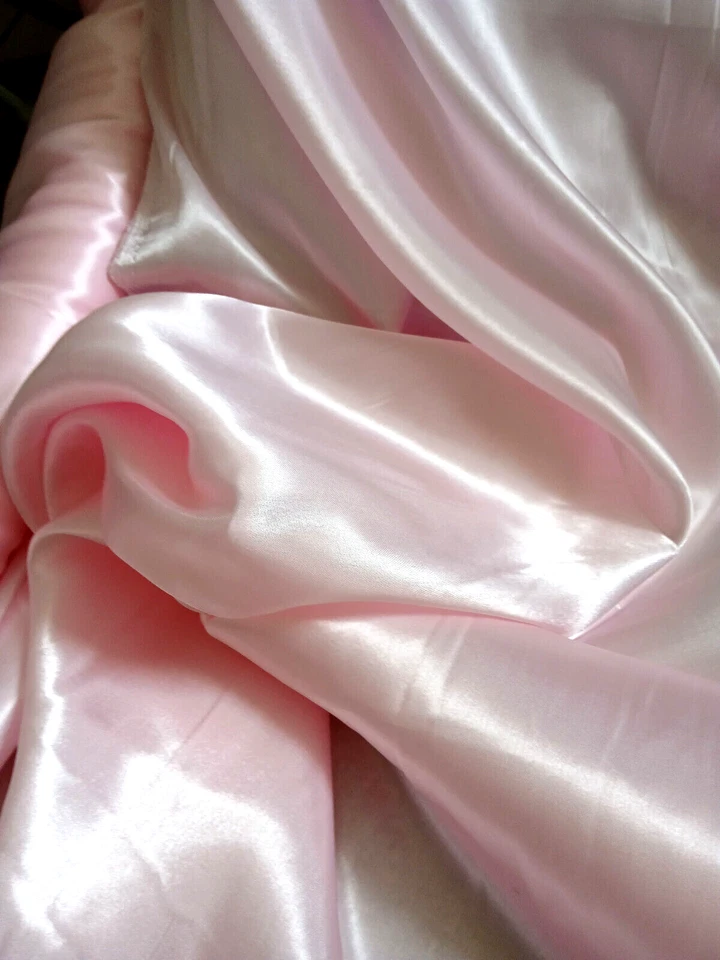 2.5M Pale Pink Shiny Satin Fabric Remnant - Image 1 of 1