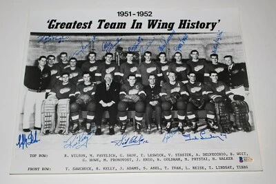 1951-52 DETROIT RED WINGS SIGNED 11X14 PHOTO GORDIE HOWE SID ABEL SIGNED BY 13 - Image 1 of 4
