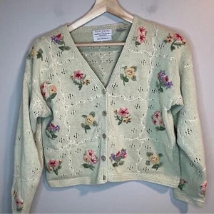 Cropped-Cardigan Pullover grün mit Blumenstickerei - Bild 1 von 7