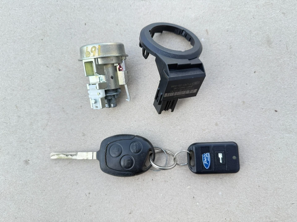 Ford Fiesta 2011-2019 cerradura de encendido con llave e inmovilizador OEM 8A6T-15607-AB Foto 1 de 4