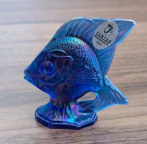 BELLISSIMA statuina vintage in vetro artistico pesce sole iridescente blu FENTON con ETICHETTA 2,75"H🐟 - Foto 1 di 10