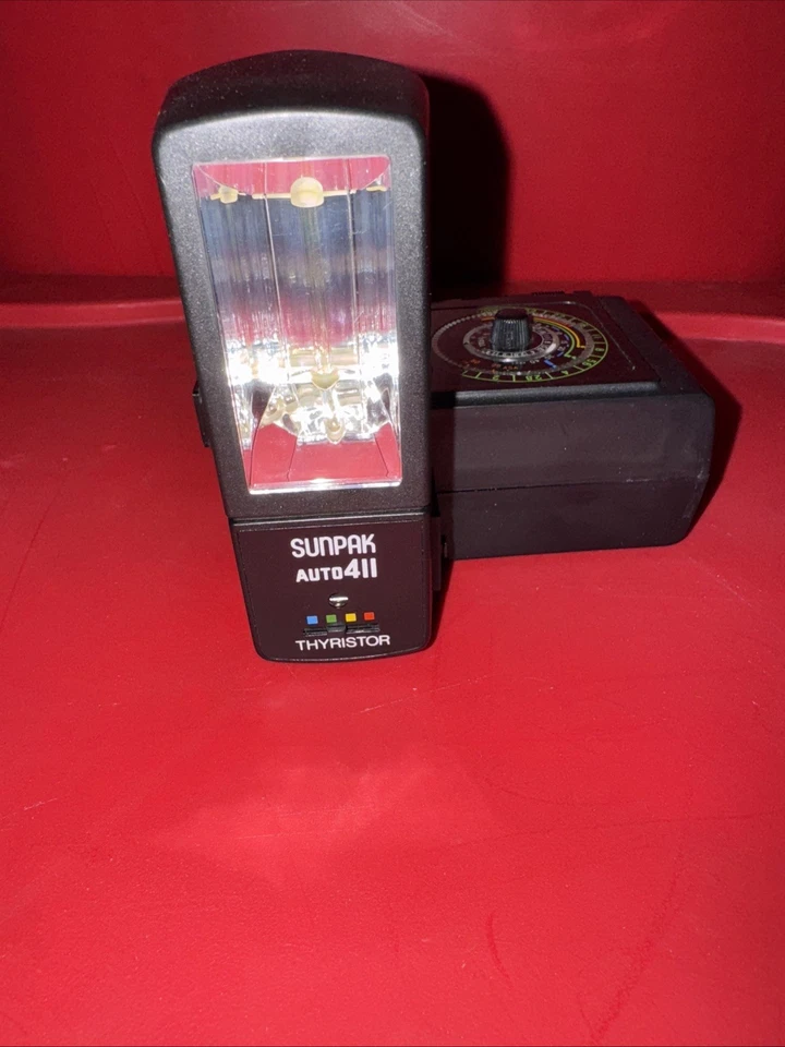 Sunpak Auto 4II Thyristor Black Handle Mount Electric Powered Camera Flash - Image 1 of 4