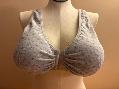 Avenue Essentials 睡眠/休息室前闭合文胸加大尺寸 42 热灰色 — 第 1/4 张图片