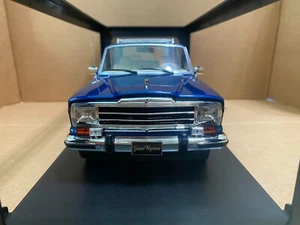 1/18 KK-SCALE JEEP GRAND WAGONEER 1989 BLUE METALLIC / WOOD LOOK - Picture 1 of 6