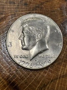Half Dollar 1776-1976 Independence Hall Coin - Picture 1 of 17