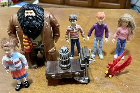 Harry Potter 2001 "Magical Minis" Action Figures - early HP toys, 5 figs + acc Cover