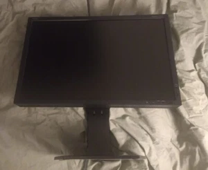 World Wide Unique 14-bit Monitor NEC MultiSync P241W - 24" - E-IPS Enhanced IPS - Bild 1 von 6