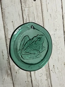 Vintage Sonnenfänger Frosch Kröte rund 3,5" aquablau grün Pressglas Ornament - Bild 1 von 5