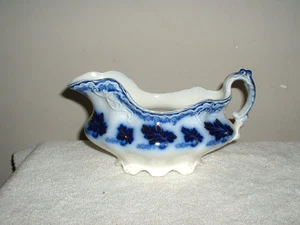 Johnson Brothers Normandy Flow Blue Gravy Boat Gold Accents - Picture 1 of 2