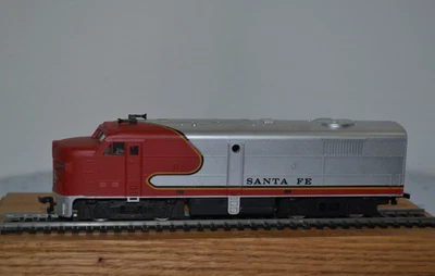 MODEL POWER HO-SCALE ALCO #1032 FA2 DIESEL SANTA FE POWERED LOCOMOTIVE - Image 1 of 4