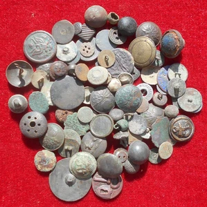 Lot d'Environ 80 Boutons Anciens en Mauvais Etat    ! - Picture 1 of 1