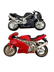 Maisto 1:18 Motorcycle Ducati 900 Super Sport FE Red & Yamaha YZF-R1 Blue Lot 2 - Picture 1 of 13