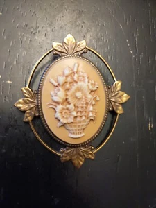 Vintage Gold Tone Carved Plastic Basket Cameo Brooch Pin 2 1/4" - Picture 1 of 3