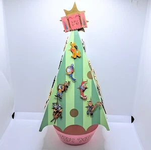 Catálogo Disney Exclusivo Calendario de Adviento Árbol de Navidad con 25 Prendedores Genuinos Mickey - Imagen 1 de 18