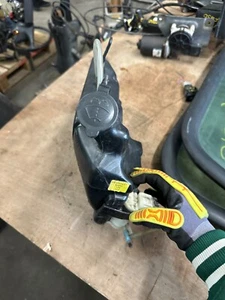 99 TO 04 ISUZU NPR W4500 W550O WINDSHIELD WASHER BOTTLE GOOD SEE PICS - Bild 1 von 3