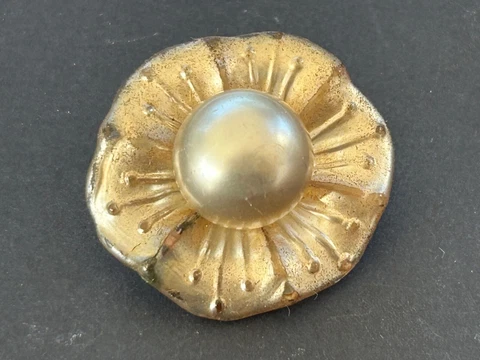 Large Vintage Realistic Celluloid Flower Button #451 Cover