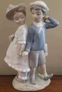 Lladro Porzellanfigur "Puppy Love" #1127 Rentner Junge Mädchen hält Hände - Bild 1 von 7