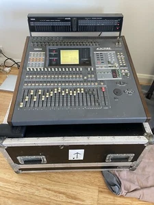 Yamaha 02r Digital Mixer With Meter Bridge. Woodgrain Finish - Picture 1 of 9