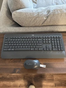 Logitech K650 With Wireless Keyboard And Mouse, Including Bolt Receiver - Picture 1 of 4