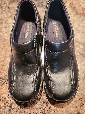 NUEVO SIN CAJA EASTLAND NEGRO Cuero Informal Sin Cordones Estilo Zueco Zapatos Talla 6.5 MUJERES  Foto 1 de 4