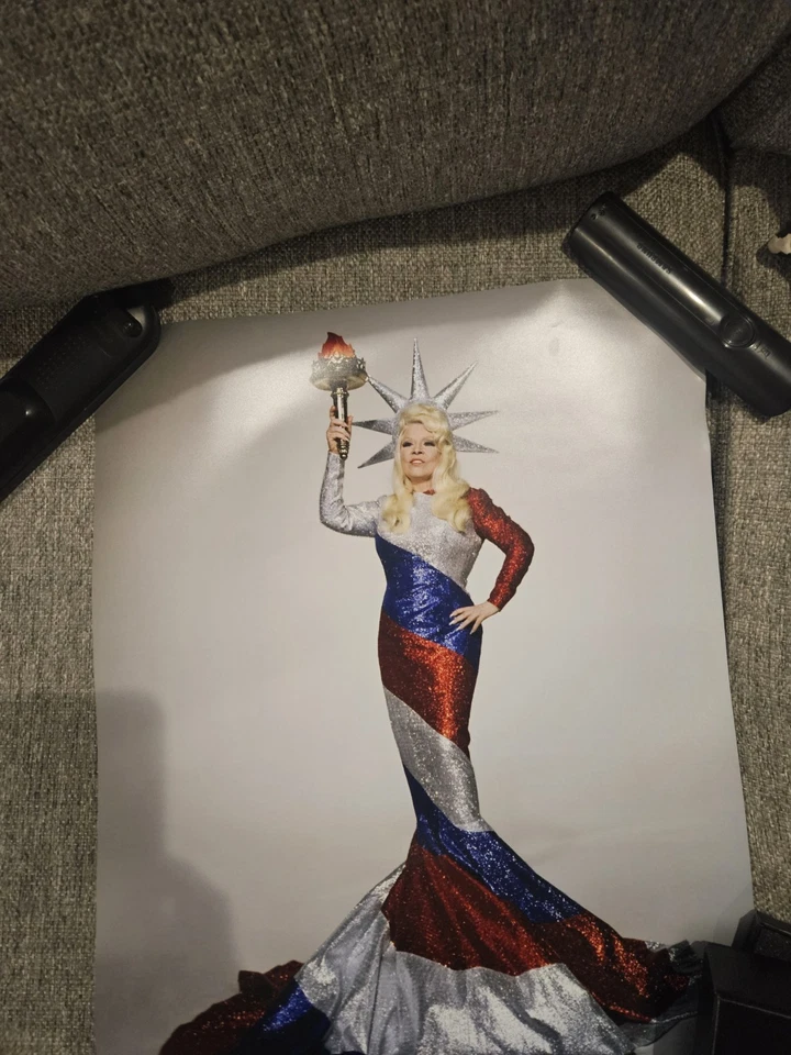 Mae West - 16x20 PHOTO - Statue Of Liberty / Mr. Freedom - Rolled - STUNNING - Image 1 of 4