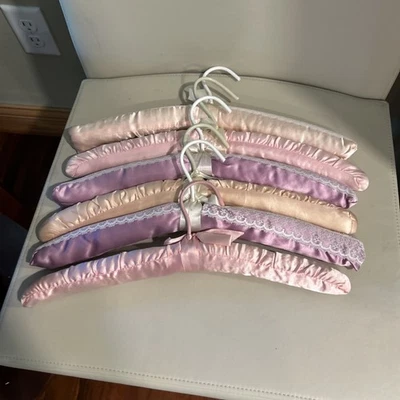 6 lencería vintage de satén acolchada pastel tocador perchas cinta de encaje Foto 1 de 4