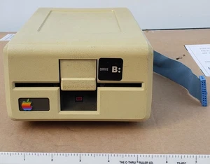 Vintage komputer Apple III zewnętrzny dysk dyskietki 5 1/4" A3M0004 USA - Zdjęcie 1 z 5