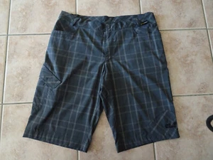 kurze  Hose von Jack Wolfskin Gr. US=XL/EU=56 selten getragen siehe Bilder - Bild 1 von 4