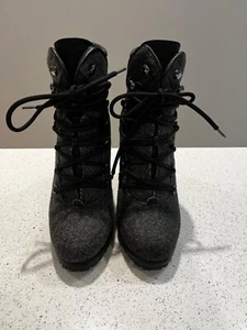 DKNY Damen gepolsterte Lenni runde Spitze Blockabsatz Schnürstiefel mit Absatz 9,5 - Bild 1 von 6