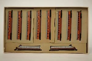 ConCor N Scale Milwaukee Road Olympian Hiawatha 2 DL-109 & 8 Passenger Car Set - Picture 1 of 3