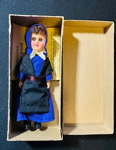BEAUTIFUL VINTAGE AMISH DOLL NEW IN BOX - Picture 1 of 2