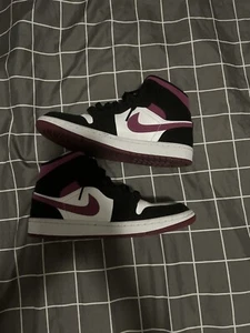 Size 7.5 - Air Jordan 1 Mid Cactus Flower W - Picture 1 of 4