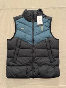 Nike Liverpool FC 2021/22 Down Puffer Windrunner Vest Size Large New DA9774-011 - Picture 1 of 8