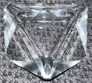 CENICERO DE VIDRIO VINTAGE, MULTIFACÉTICO, angular, elegante, triangular - (algunas astillas) - Imagen 1 de 2