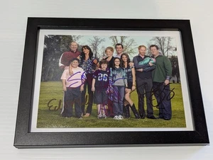 Modern Family Cast Autographed Signed Photo 5x Signatures With COA - Bild 1 von 4