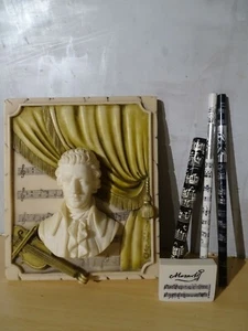 Buste encadré de W.A Mozart ,17,5 x15 cm, signé + crayons ,stylos et gomme - Photo 1/8