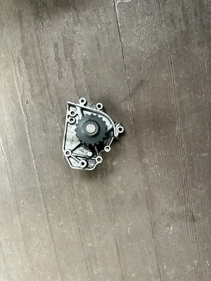 Genuine  Honda Acura 19200-P72-013 Water Pump w/ Gasket - Image 1 of 2