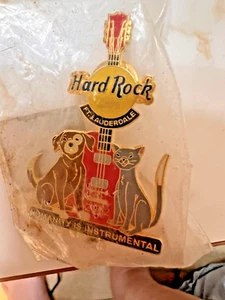 Hard Rock Cafe Pin Ft. Lauderdale Dog Cat 2002 - Picture 1 of 4