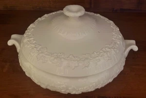 Cuenco de verduras Wedgwood color crema sobre color crema redondo cubierto excelente - Imagen 1 de 5