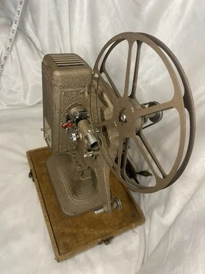 Винтажный КИНОПРОЕКТОР KEYSTONE BRIGHTBEAM K-70 8 мм 1950-е - Изображение 1 из 4