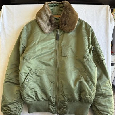 Chaqueta Bonner Alpha Industries Para Hombres B-15 Calce Ajustado Cuello Verde Oliva Grande OG Foto 1 de 4