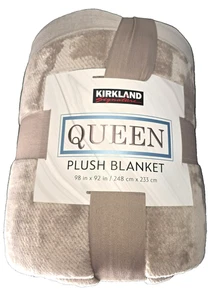 Manta de felpa Kirkland Signature súper suave - topo - tamaño queen 98"x92" 1818953 - Imagen 1 de 13