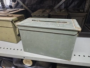 VINTAGE MILITARY ARMY AMMO METAL CRATE BOX 100 CARTRIDGES CAL. 50 M2A1 - Picture 1 of 3