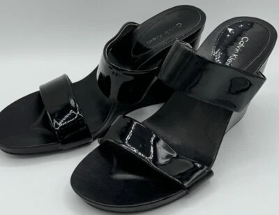Sandalias de charol de cuña negras deslizables Calvin Klein, talla 7 1/2 Foto 1 de 4