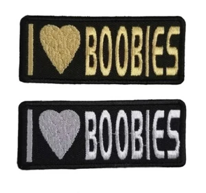 I Love Boobies mit Herz Set Kunst Kleidung Bügelbild Aufnähen bestickt Patch - Bild 1 von 1