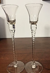 COPPIA PORTACANDELE MURANO VETRO SOFFIATO E LAVORATO STELO RITORTO CM 23 X7X5,5 - Foto 1 di 4
