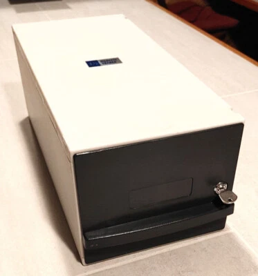 Cajón de almacenamiento vintage deslizante de 3 1/2" con cerradura y llave de trabajo Foto 1 de 4